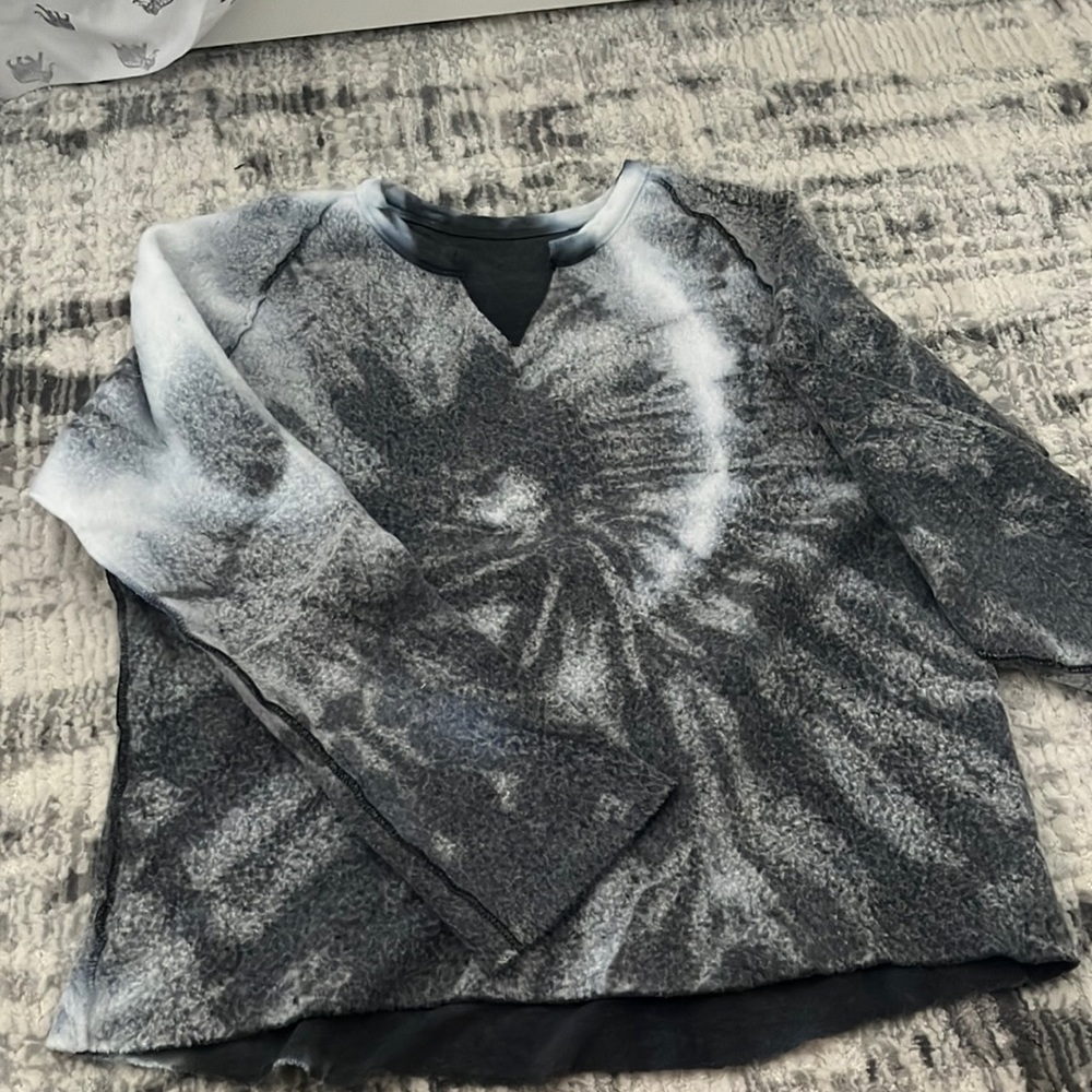 tie dye sweatshirt